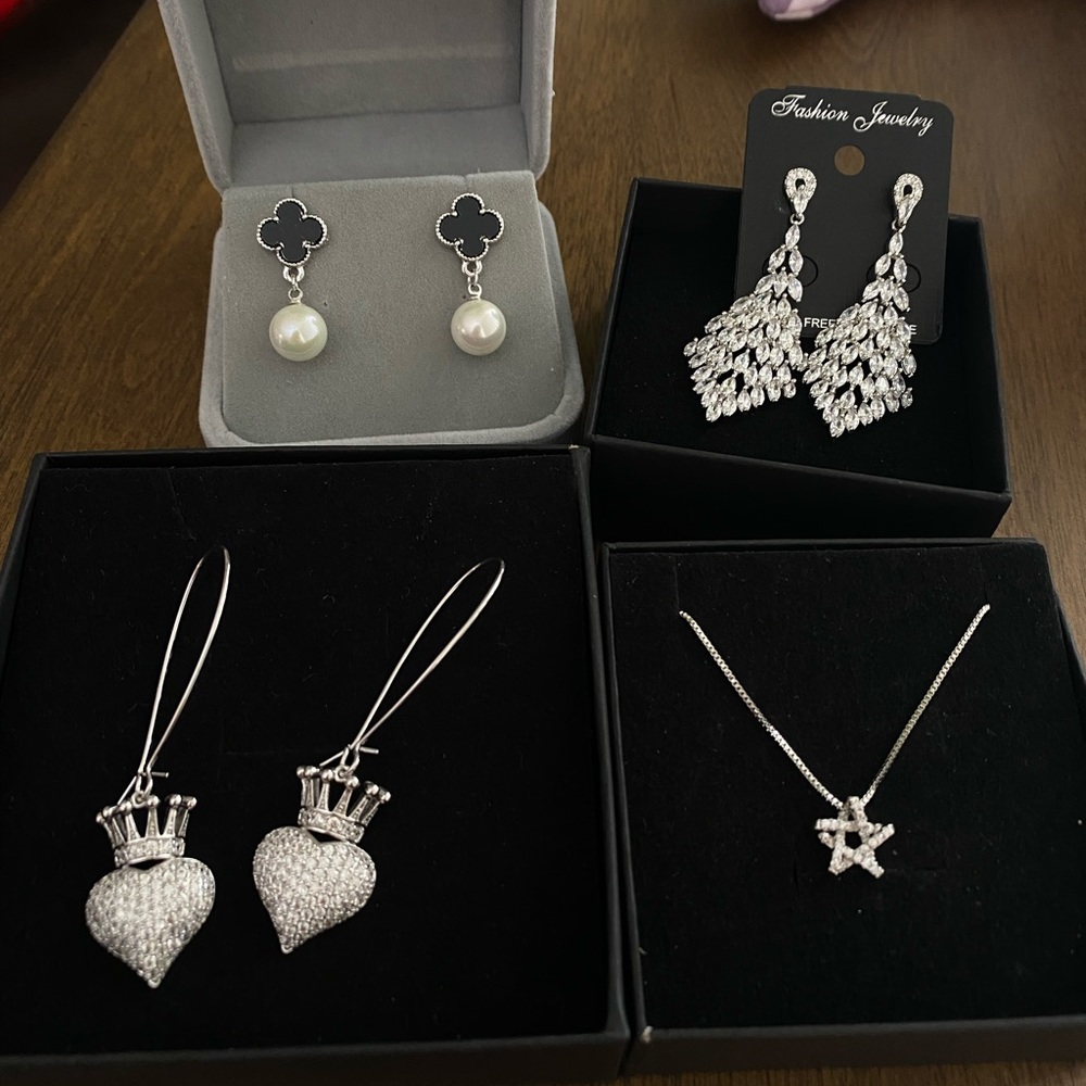 Bundle of jewelry